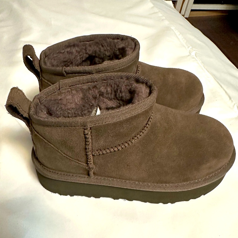UGG Classic Brown Boots Kids Size 10